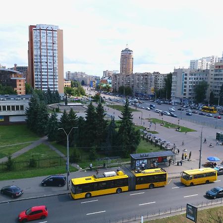 Отдельная комната с балконом в апартаментах, возле м Печерская Киев Экстерьер фото