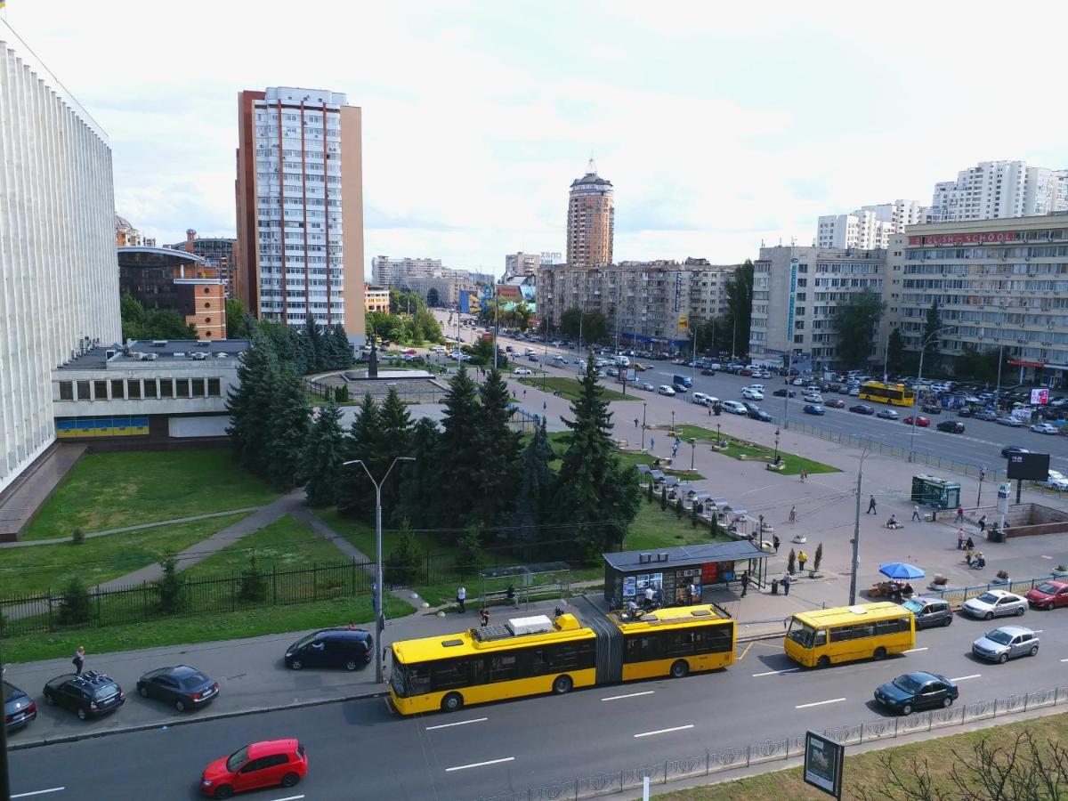 Отдельная комната с балконом в апартаментах, возле м Печерская Киев Экстерьер фото